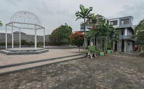 Lembur Kiwari Setra Duta RedPartner